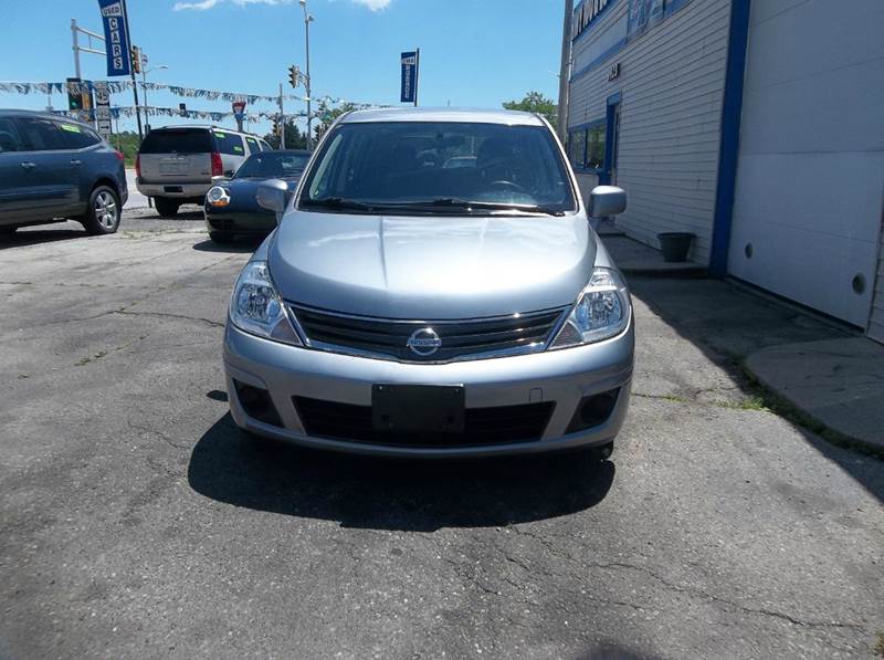 2012 Nissan Versa 1.8 S 4dr Hatchback 6m