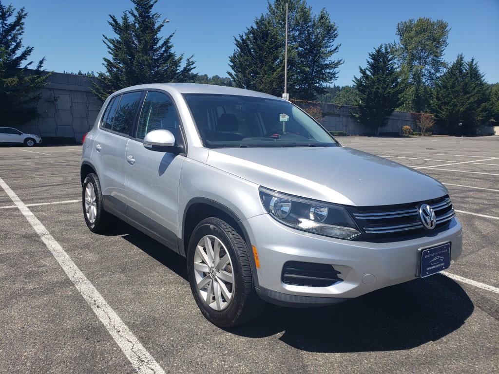 2013 VOLKSWAGEN TIGUAN - Manual Transmission