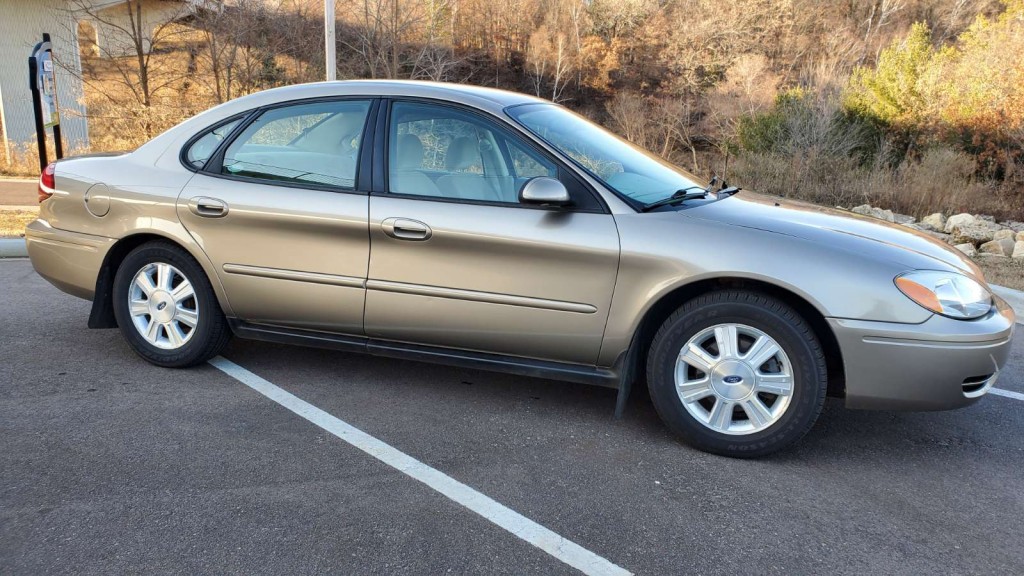 2005 FORD Taurus