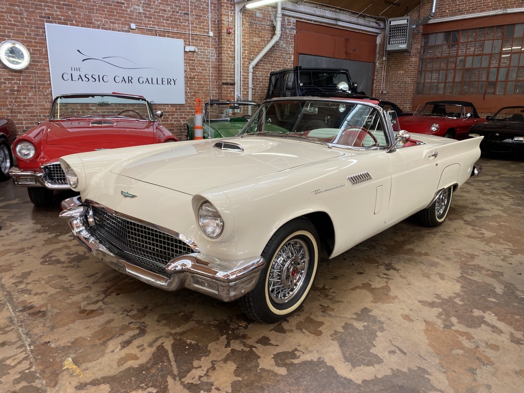 1957 FORD THUNDERBIRD