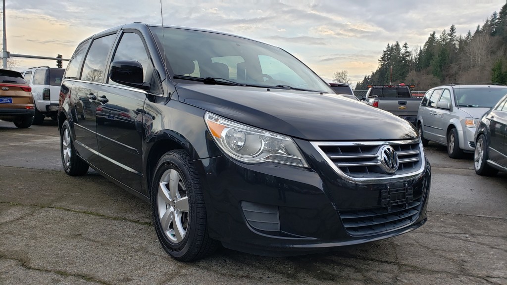 2011 Volkswagen Routan SE