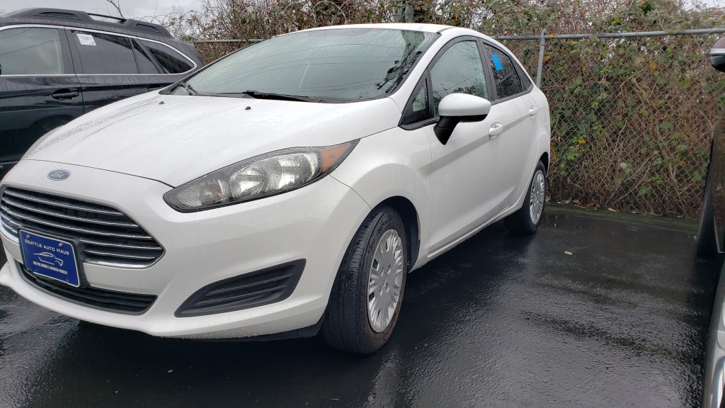 2015 FORD Fiesta S