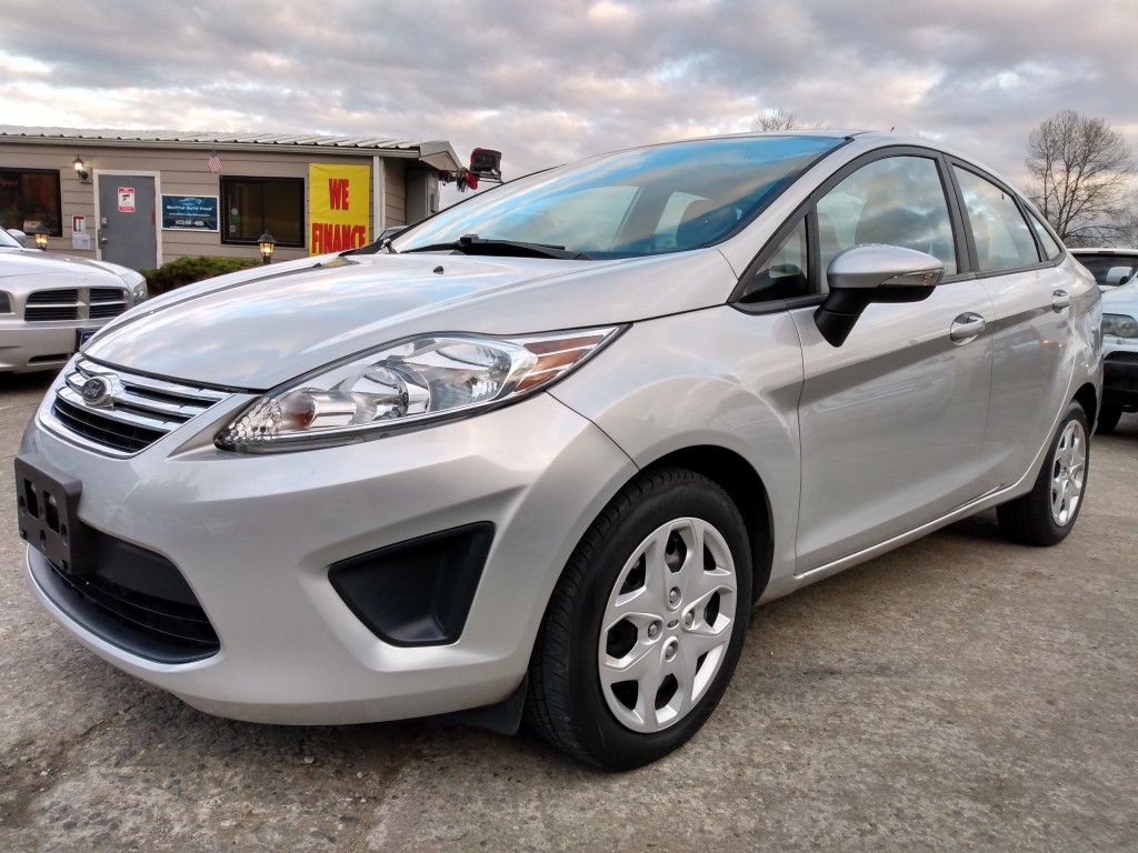 2013 FORD Fiesta SE Sedan