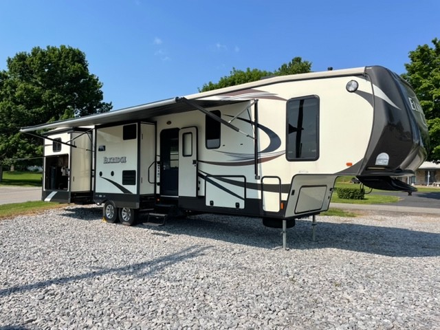 2015 HEARTLAND RECREATIONAL VE ElkRidge 38R SRT