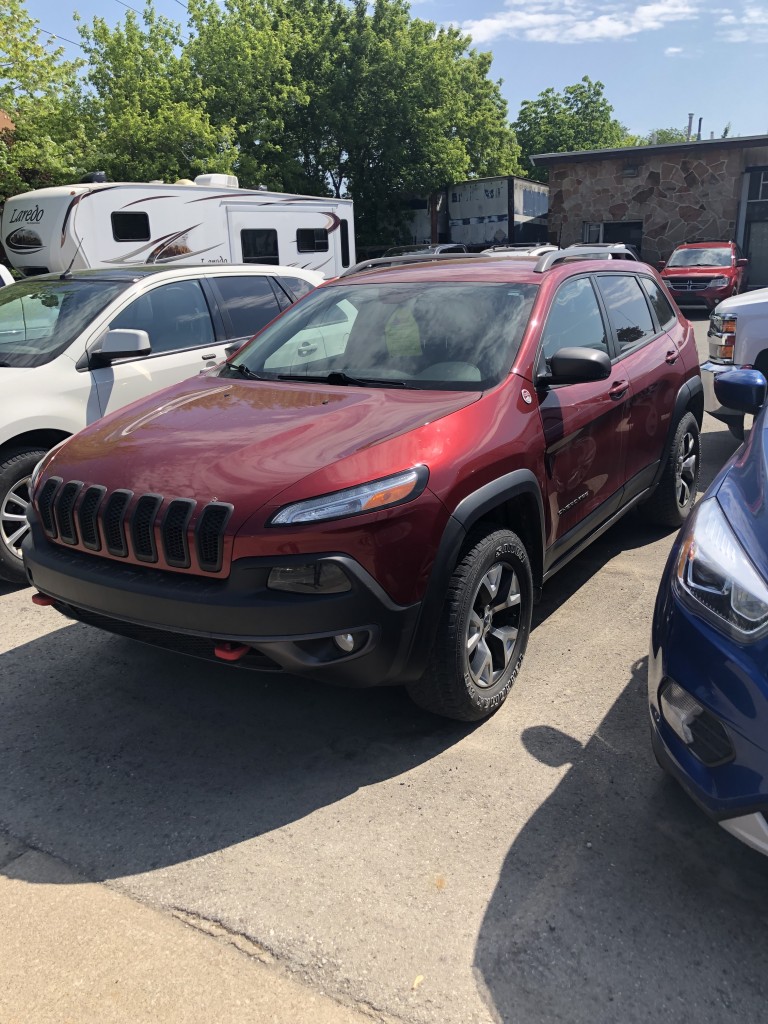 2016 Jeep CHEROKEE TRAILHAWK ALL WHEEL DRIVE WITH LEATHER