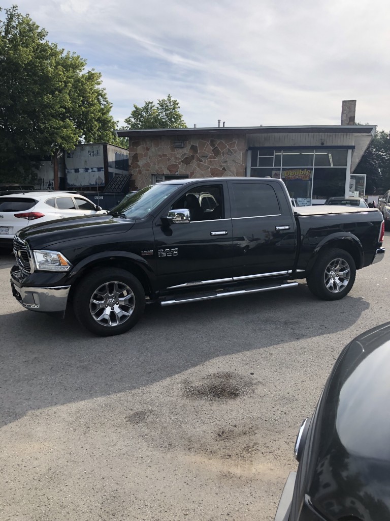 2017 Dodge 1500 LONGHORN LIMITED IN BEAUTIFUL CONDITION