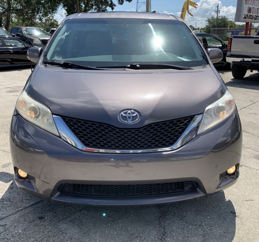 2012 TOYOTA SIENNA
