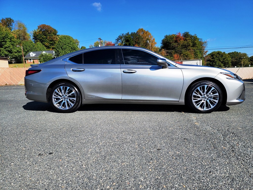 2021 Lexus ES 300h