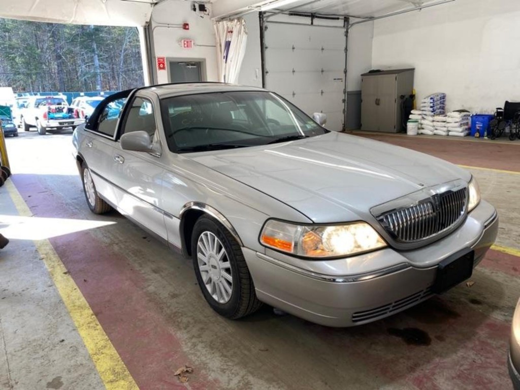 2005 Lincoln Town Car