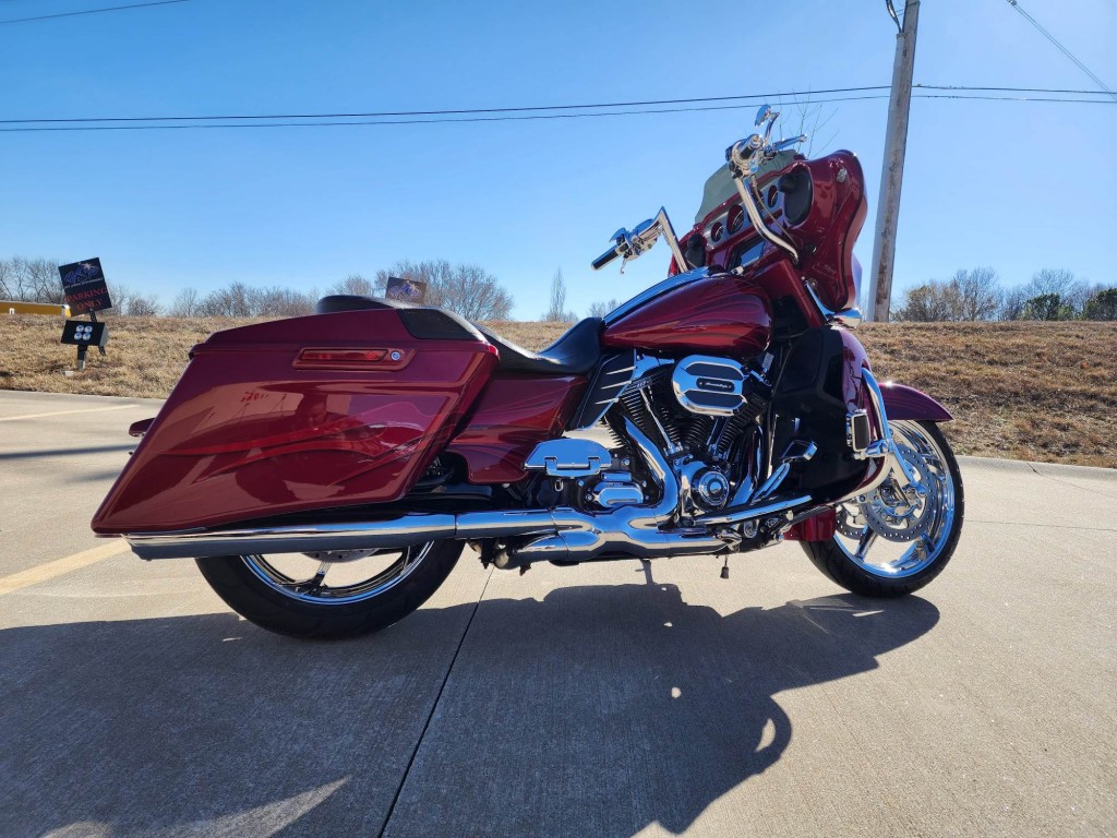 2016 Harley-Davidson Street Glide CVO