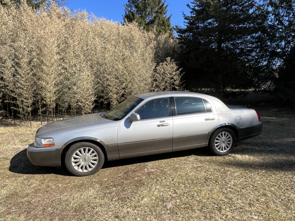 2003 Lincoln Town Car