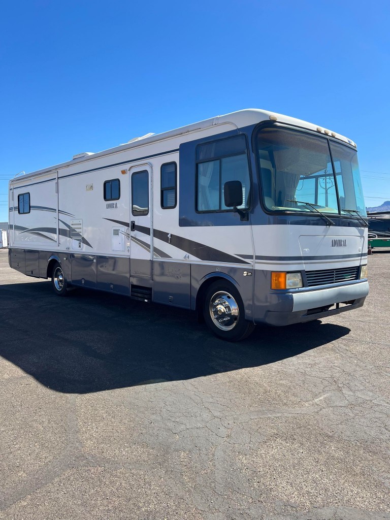 2002 HOLIDAY RAMBLER ADMIRAL M-34SBD