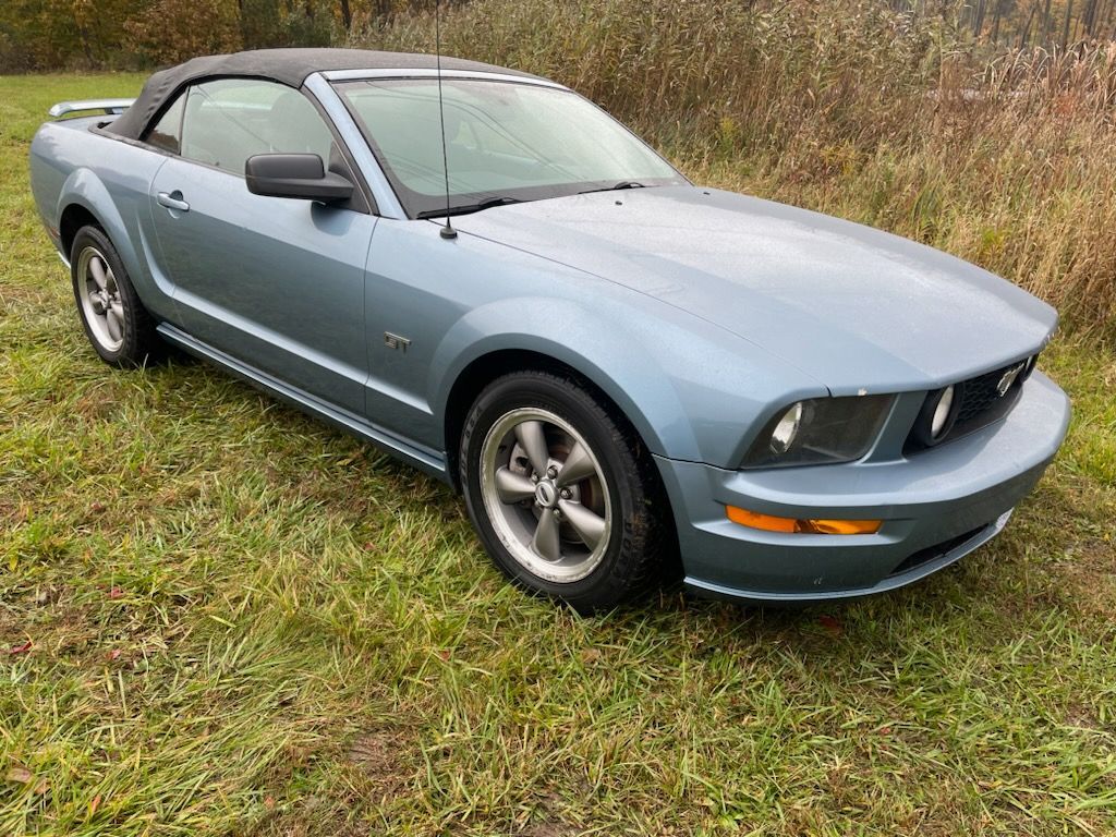 2005 Ford Mustang Gt Deluxe 2dr Convertible