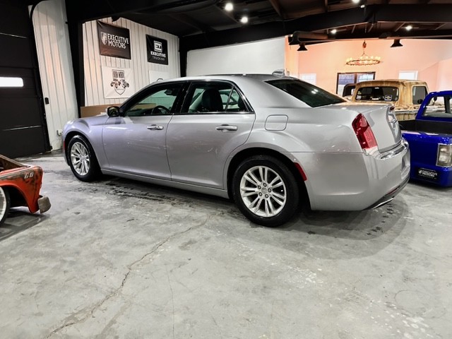 2017 Chrysler 300