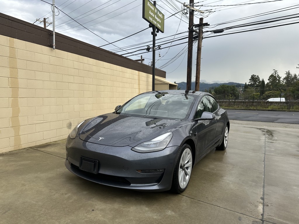 2022 Tesla 3 Dual Motors / Long Range