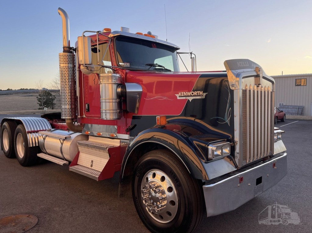 2004 Kenworth W900L