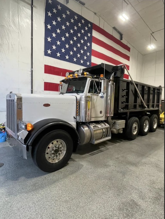 2004 Peterbilt 379 Conventi
