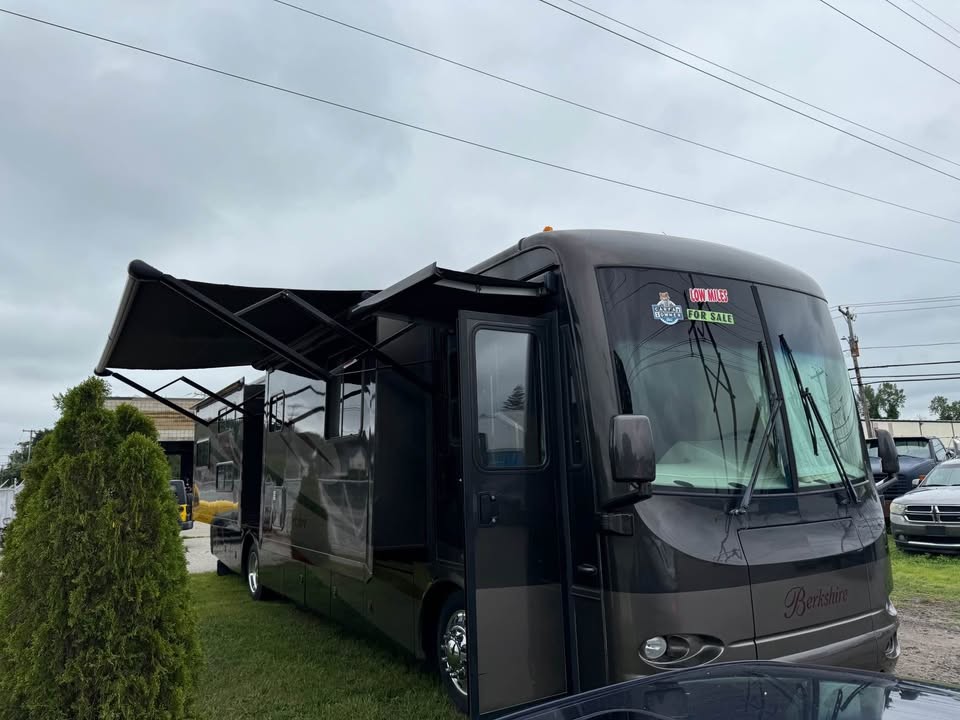 2009 Freightliner X-Line Motorhome