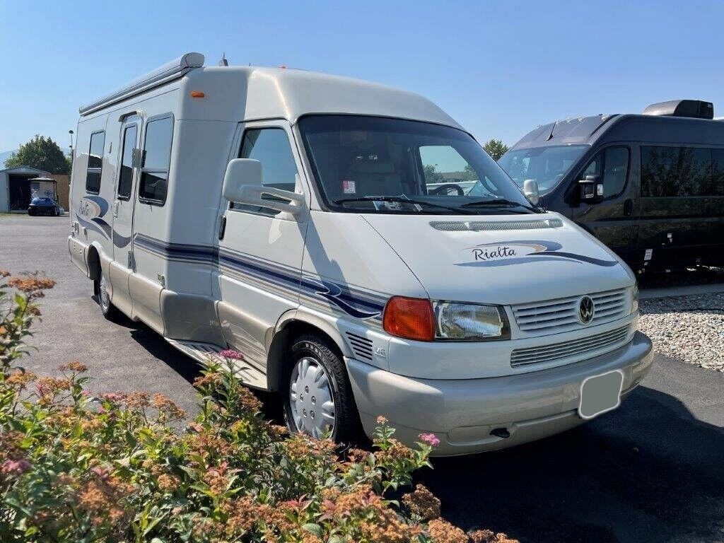 2004 Winnebago Rialta 22FD