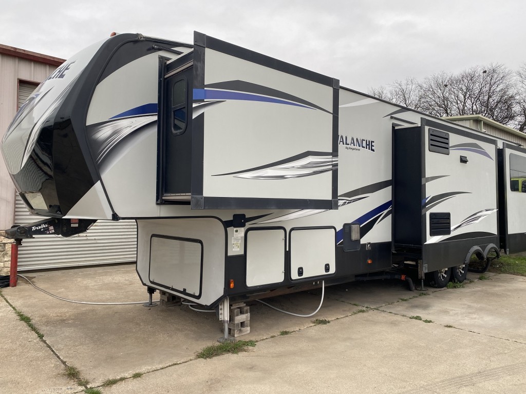 2018 KEYSTONE Avalanche 395BH