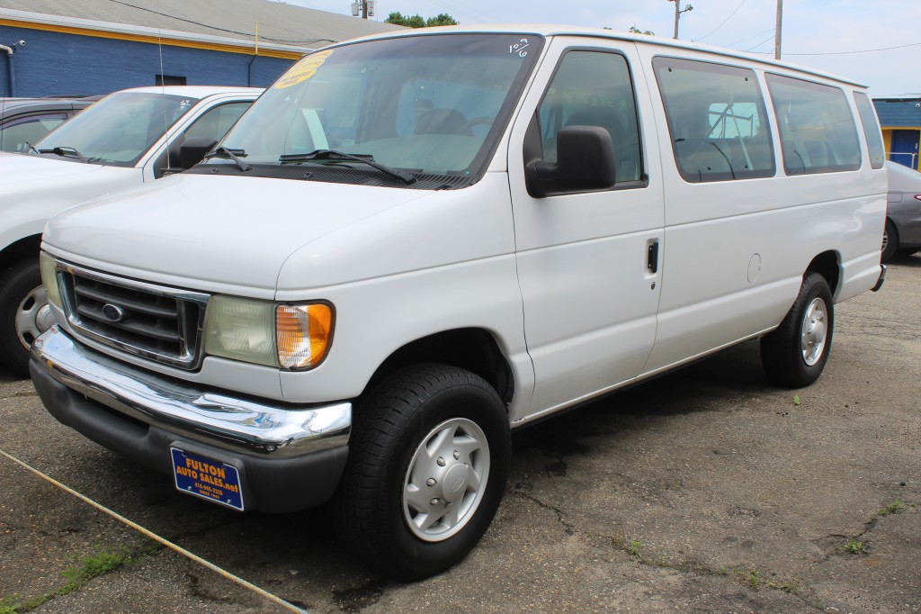 2003 Ford E-Series 15 pass van