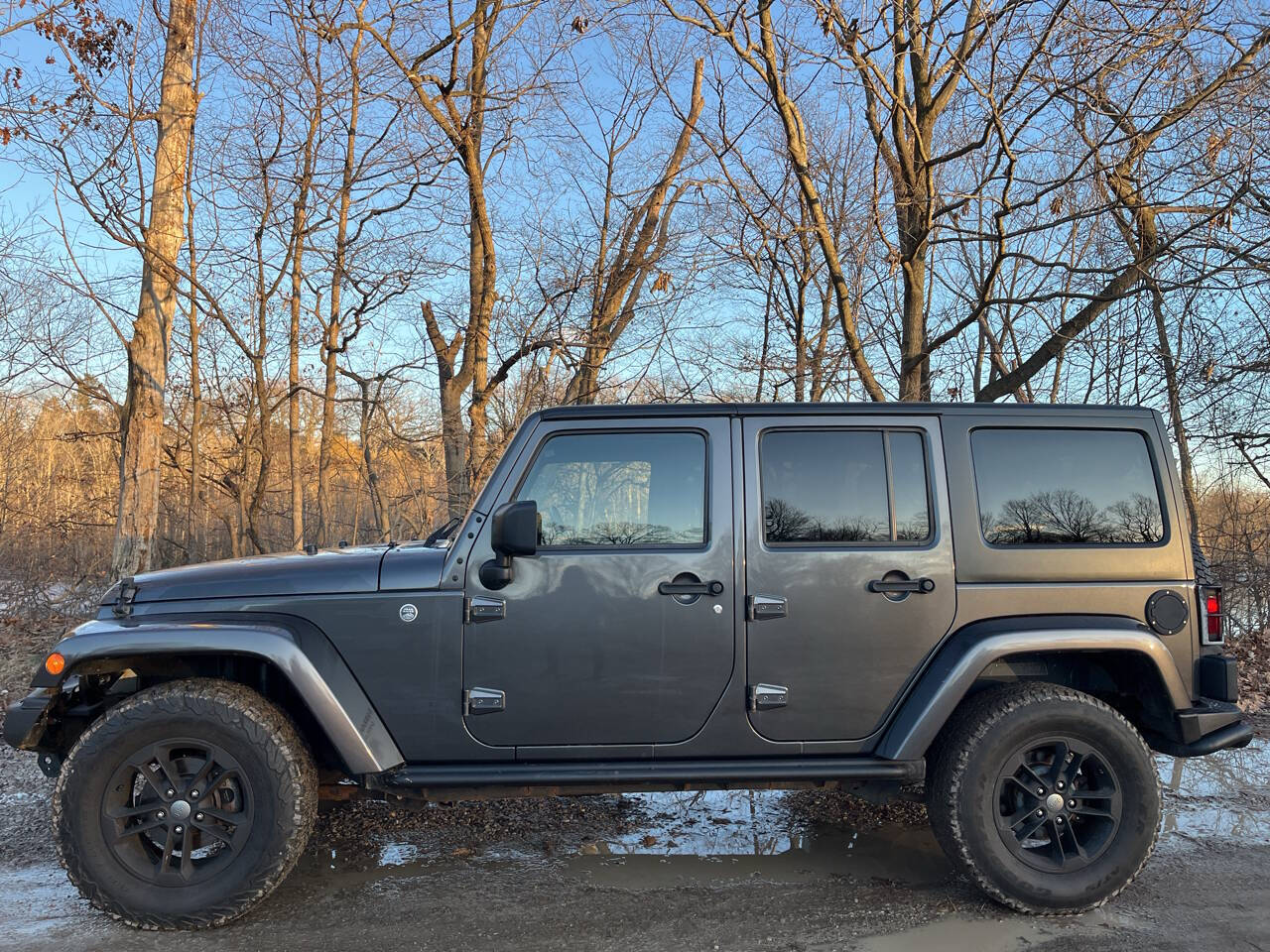 2017 Jeep Wrangler Unlimited Sahara photo 3