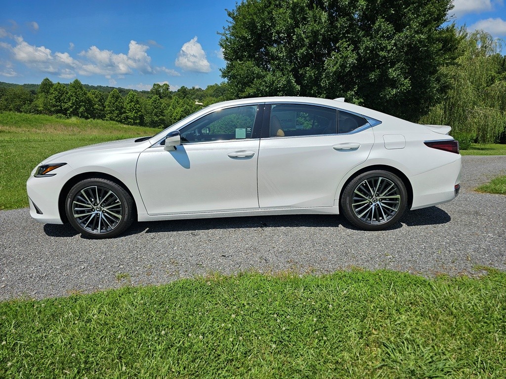2025 Lexus ES 300H