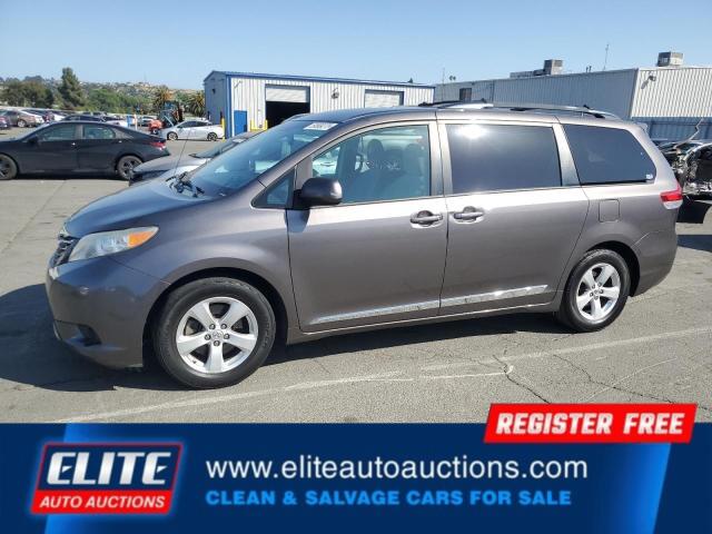 2013 TOYOTA SIENNA LE