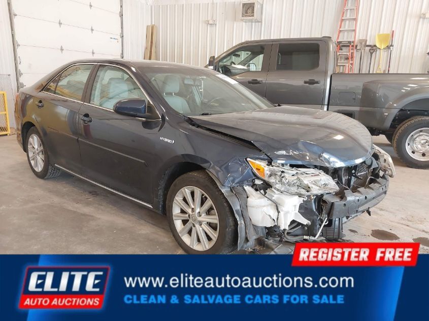 2014 TOYOTA CAMRY