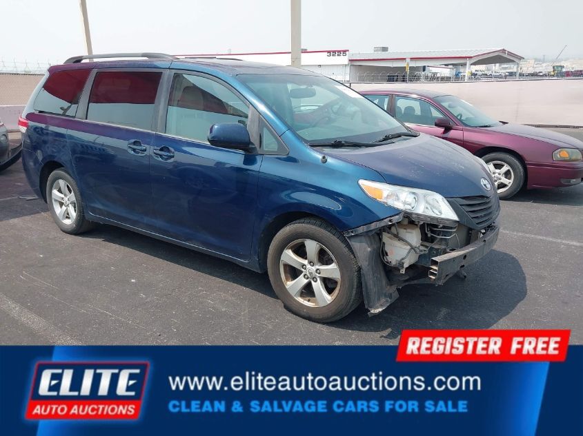 2012 TOYOTA SIENNA