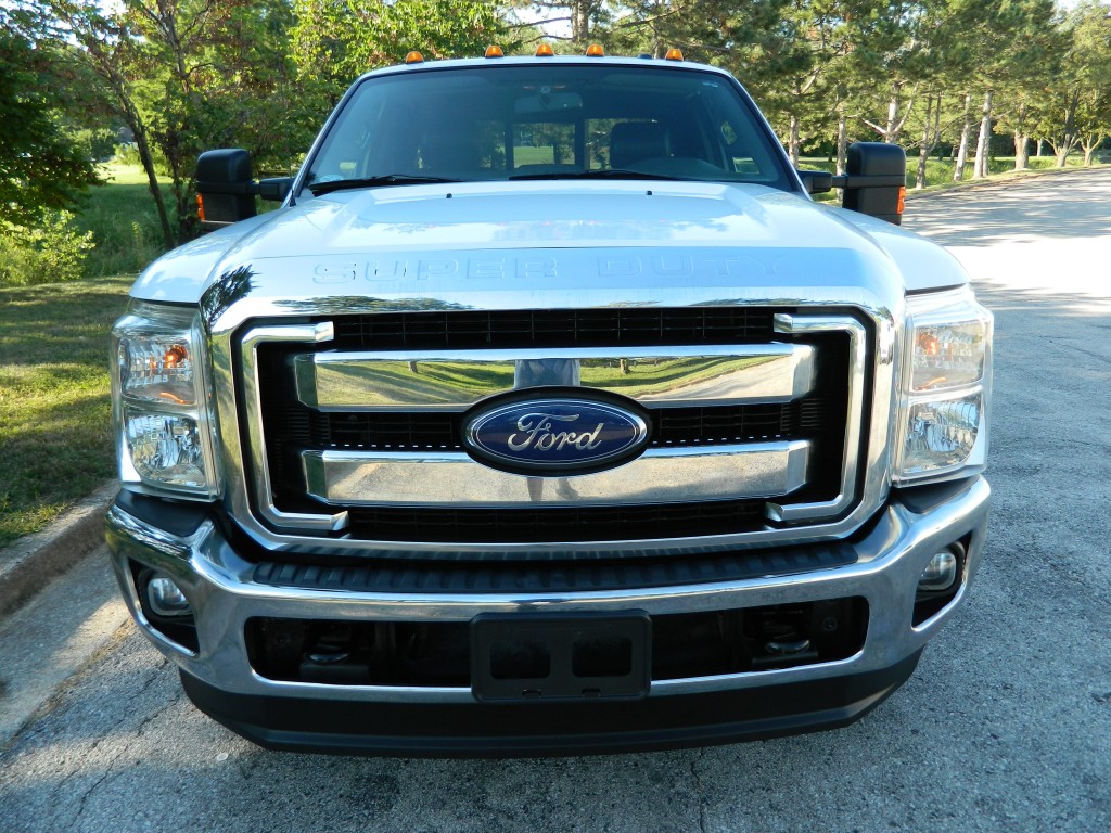 2013 Ford F-250 Lariat photo 2