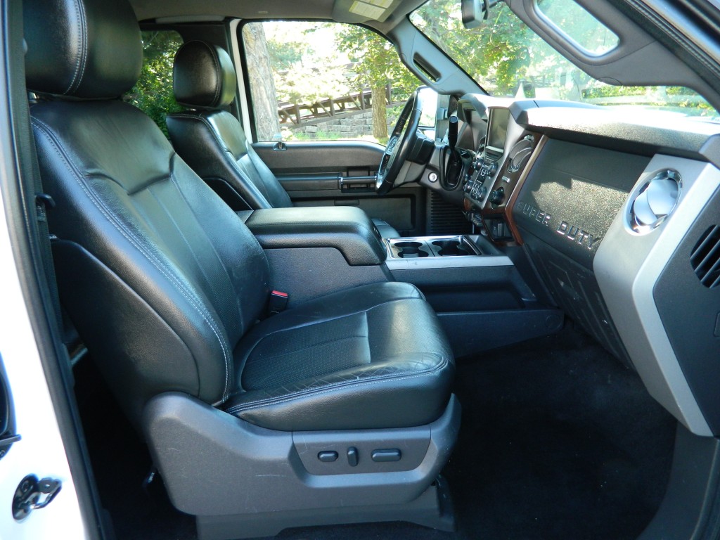 2013 Ford F-250 Lariat photo 15