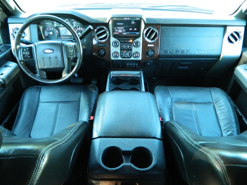2013 Ford F-250 Lariat photo 16