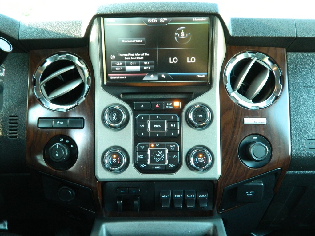 2013 Ford F-250 Lariat photo 17