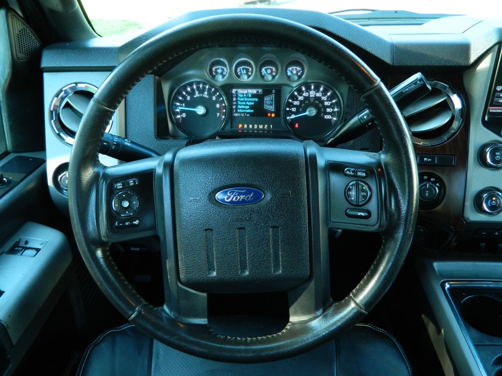 2013 Ford F-250 Lariat photo 18