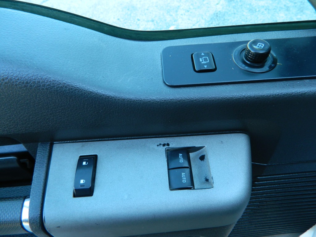 2013 Ford F-250 Lariat photo 20