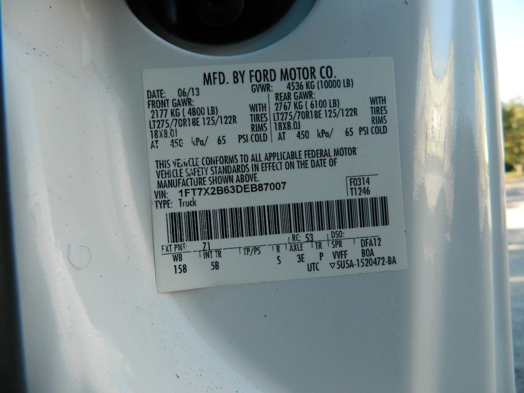 2013 Ford F-250 Lariat photo 24