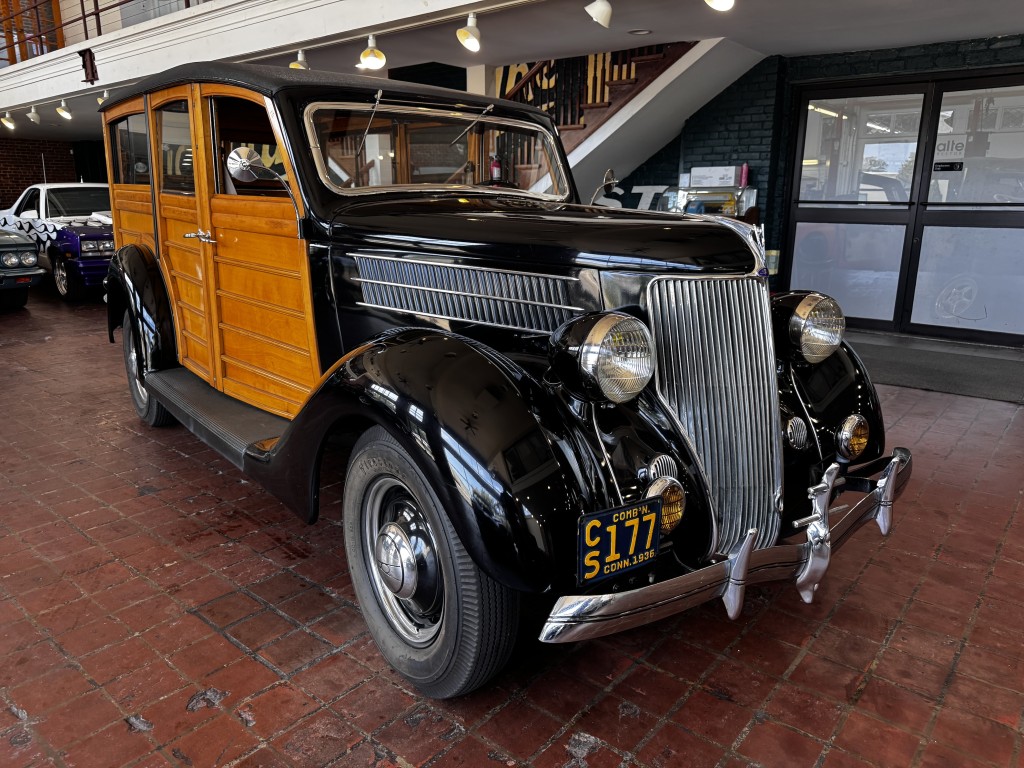 1936 Ford MODEL 68 WOODY STATION WAGON