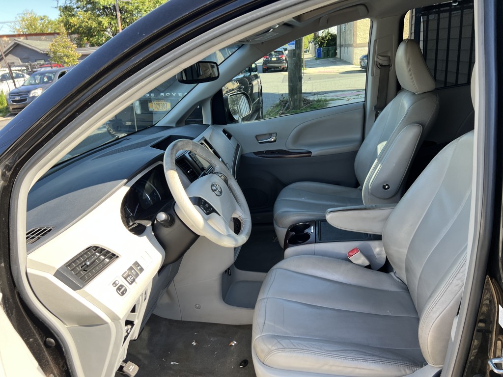 2013 toyota sienna