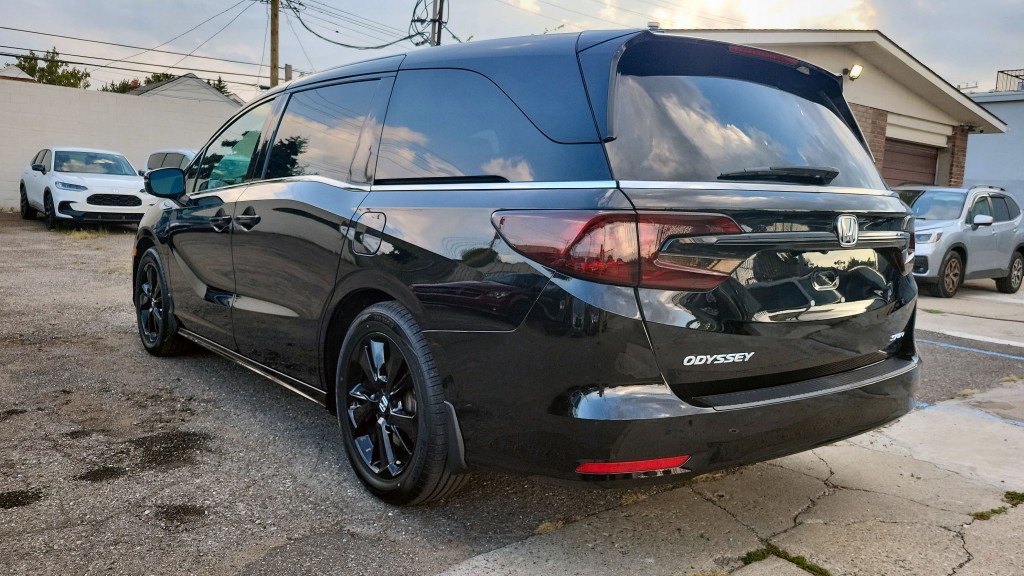 2023 Honda Odyssey photo 6