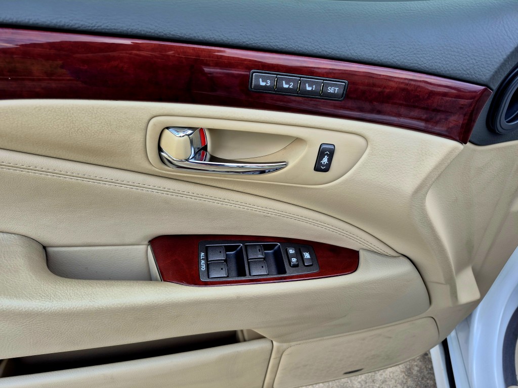 2007 Lexus LS 460 L photo 10