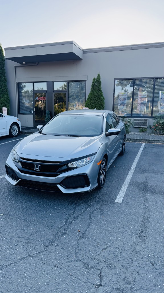 2018 Honda Civic Hatchback LX's photo