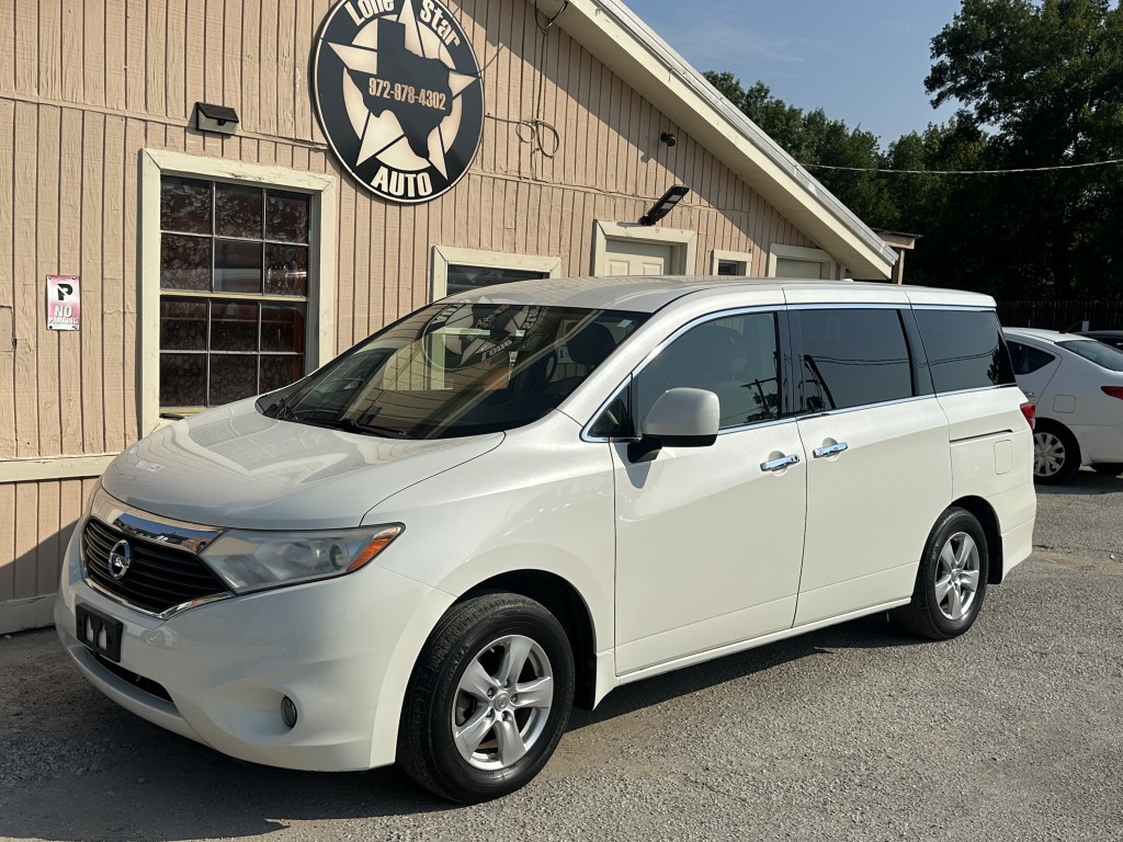 2015 Nissan NV200 SV photo 2