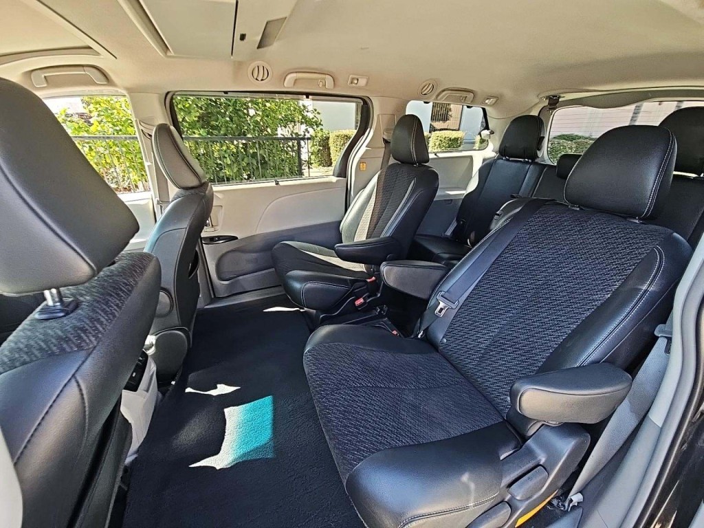 2012 Toyota Sienna photo 6