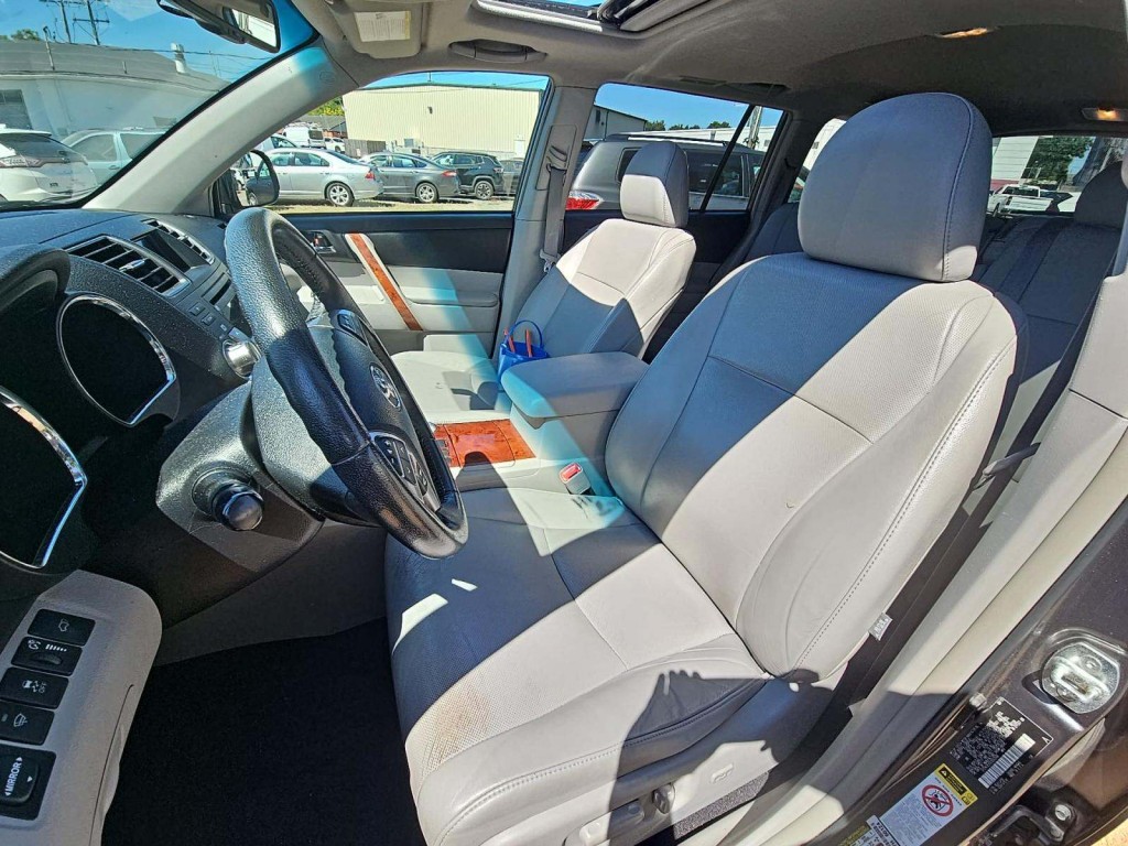 2012 Toyota Highlander Base Hybrid photo 3