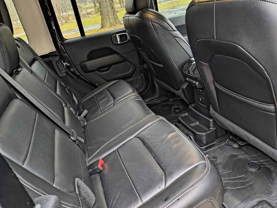 2019 Jeep Wrangler Unlimited Sahara photo 9