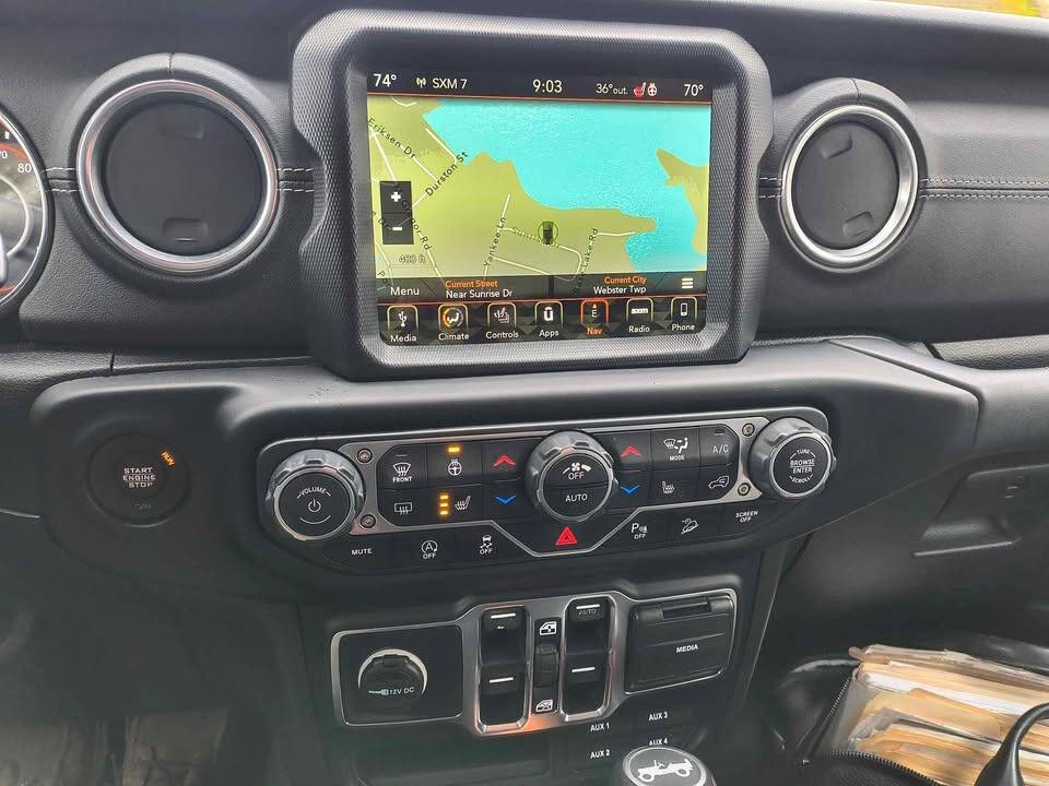 2019 Jeep Wrangler Unlimited Sahara photo 11