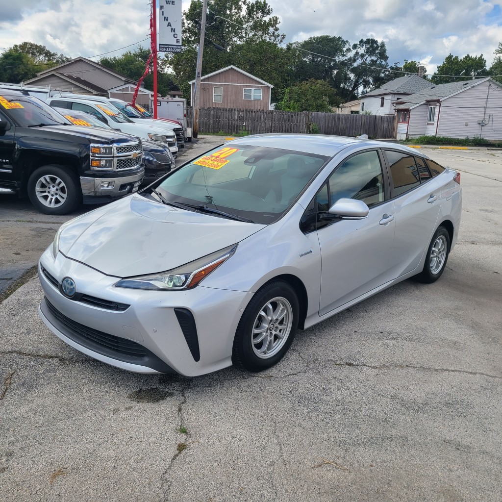 2020 Toyota Prius LE photo 2