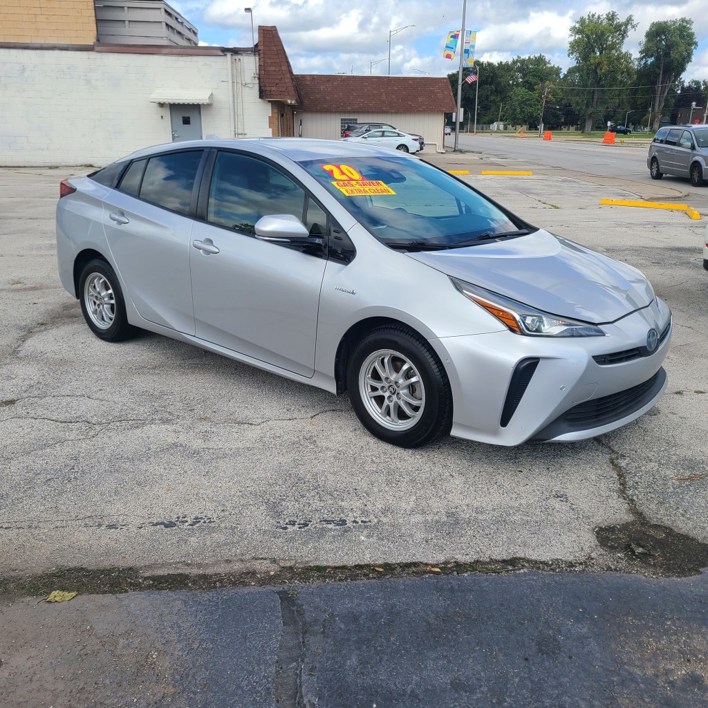 2020 Toyota Prius LE photo 3