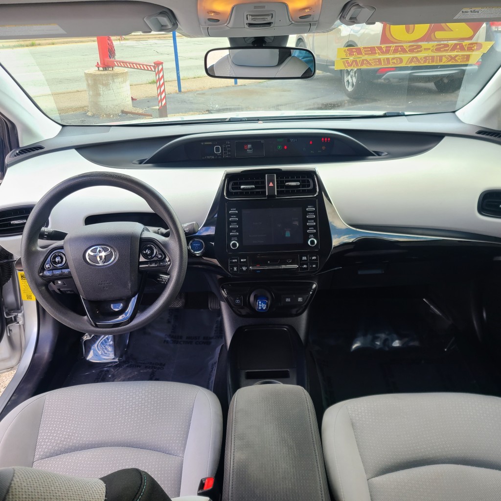 2020 Toyota Prius LE photo 10